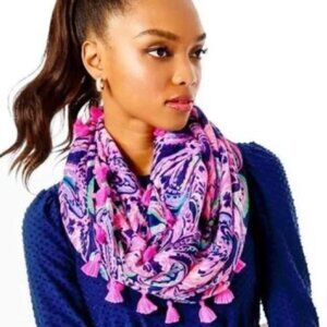 NWOT Lilly Pulitzer Infinity Scarf Flock to the Top print